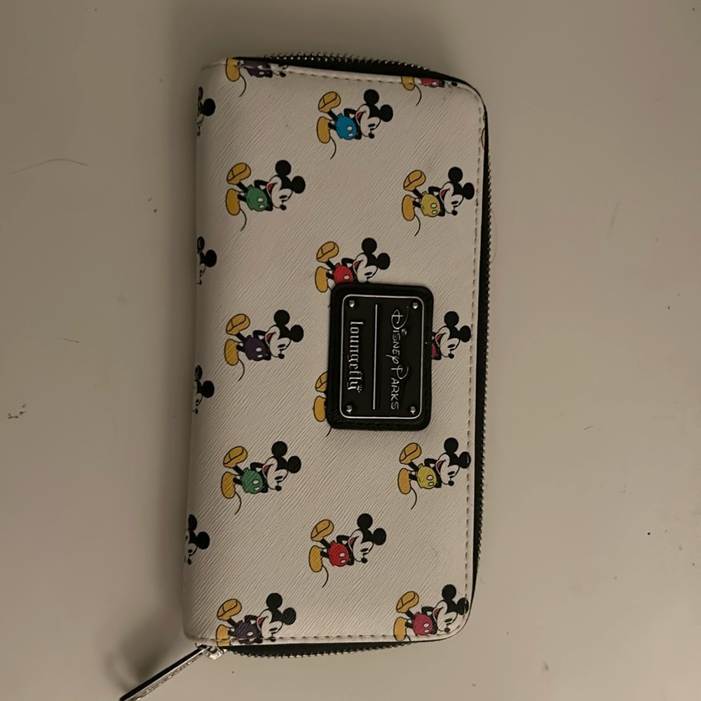 LOUNGE FLY DISNEY PARKS WALLET